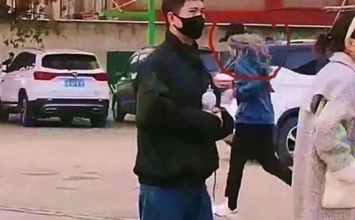 Chấn động: Nam sinh giả gái đi thi hộ, chưa hoàn thành bài thì đã bị bắt tại trận - Ảnh 1. Chấn động: Nam sinh giả gái đi thi hộ, chưa hoàn thành bài thì đã bị bắt tại trận - Ảnh 1.