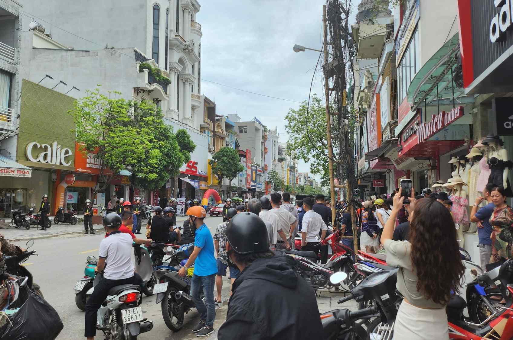 Vi "ngộ" - Giang hồ khét tiếng vừa bị khám nhà có mối quan hệ thế nào với Tuấn "thần đèn"? - Ảnh 1. Vi "ngộ" - Giang hồ khét tiếng vừa bị khám nhà có mối quan hệ thế nào với Tuấn "thần đèn"? - Ảnh 1.