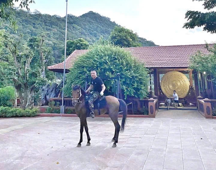 Cuộc sống xa hoa, thú chơi dị thường của ông trùm Vi 'ngộ' khét tiếng xứ Thanh - Ảnh 5. Cuộc sống xa hoa, thú chơi dị thường của ông trùm Vi 'ngộ' khét tiếng xứ Thanh - Ảnh 5.