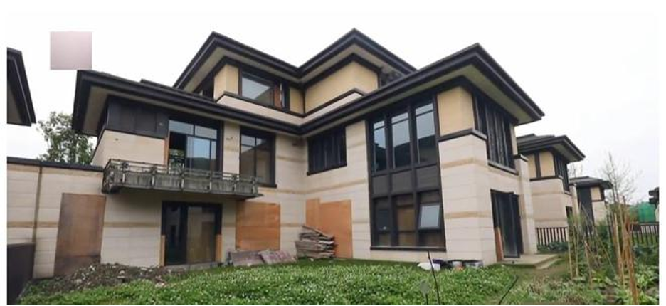 Đại gia đình 10 người bán 3 căn nhà, góp 18 tỷ đồng mua biệt thự 600m2 cùng chung sống, mẹ già 93 tuổi cực kỳ hài lòng - Ảnh 1. Đại gia đình 10 người bán 3 căn nhà, góp 18 tỷ đồng mua biệt thự 600m2 cùng chung sống, mẹ già 93 tuổi cực kỳ hài lòng - Ảnh 1.
