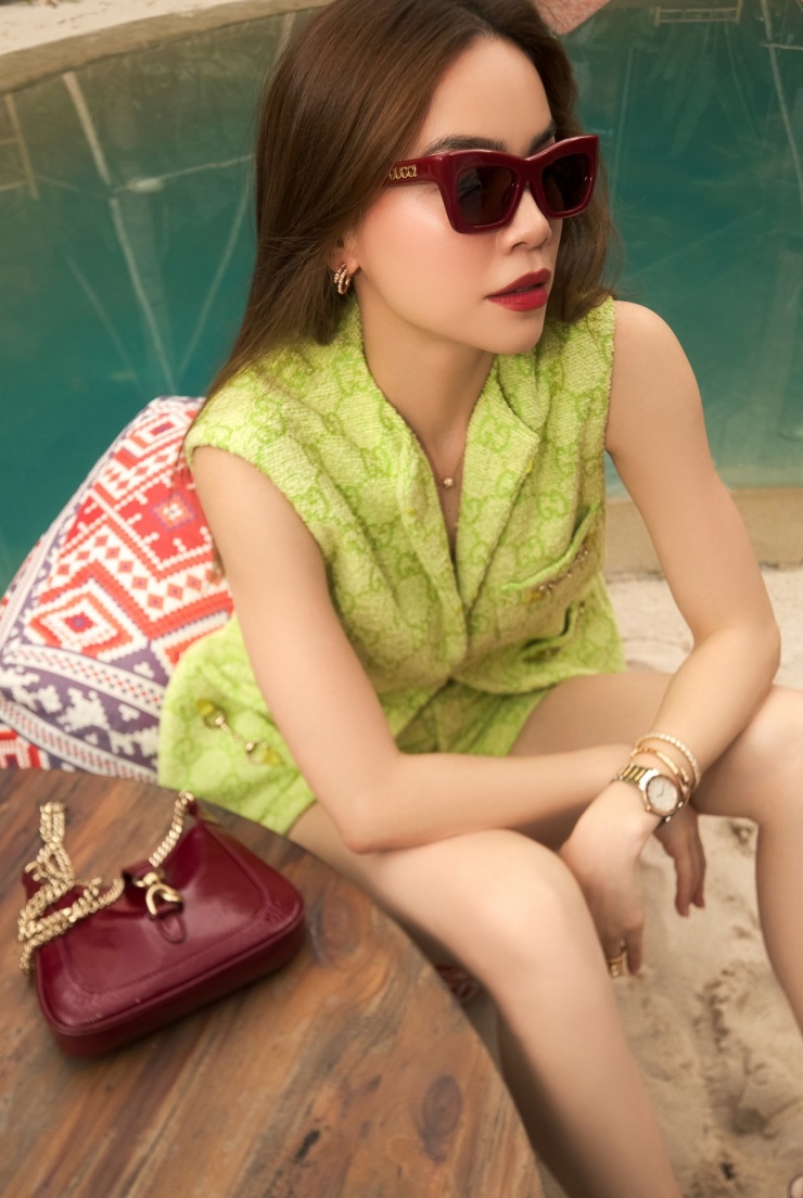 Hà Hồ "mượn tạm" đồng hồ của con gái, diện đi diện lại mãi không chán - Ảnh 4. Hà Hồ "mượn tạm" đồng hồ của con gái, diện đi diện lại mãi không chán - Ảnh 4.