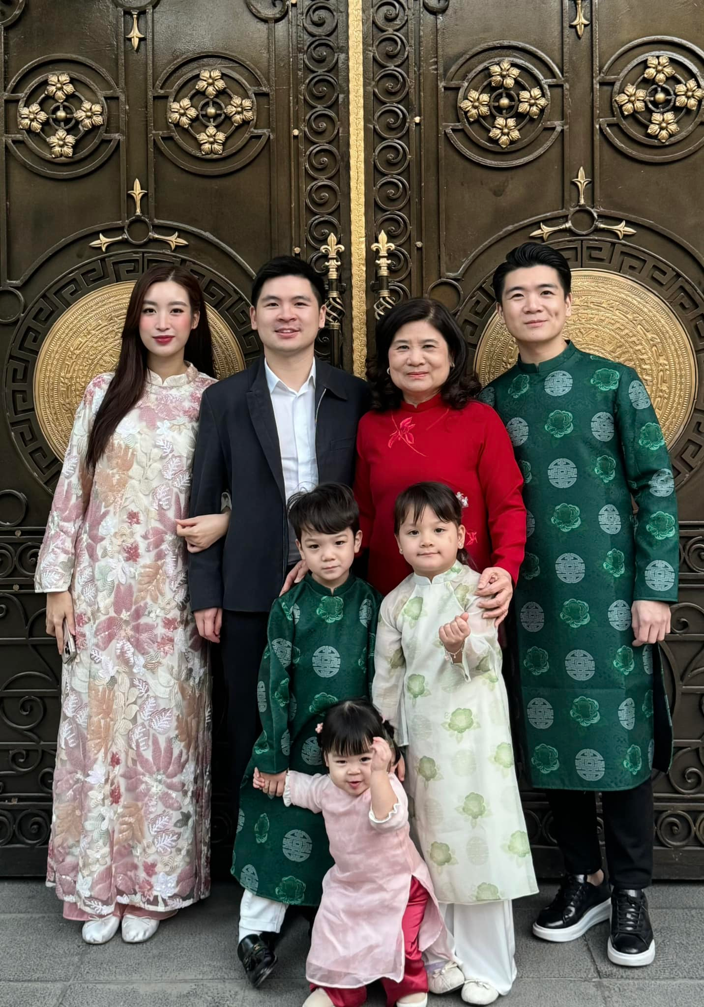 Vài góc trong dinh thự nhà bầu Hiển được hé lộ, dân tình phát hiện món đồ chỉ hơn 100k đã dùng đến sờn rách mà chẳng chịu thay- Ảnh 6. Vài góc trong dinh thự nhà bầu Hiển được hé lộ, dân tình phát hiện món đồ chỉ hơn 100k đã dùng đến sờn rách mà chẳng chịu thay- Ảnh 6.