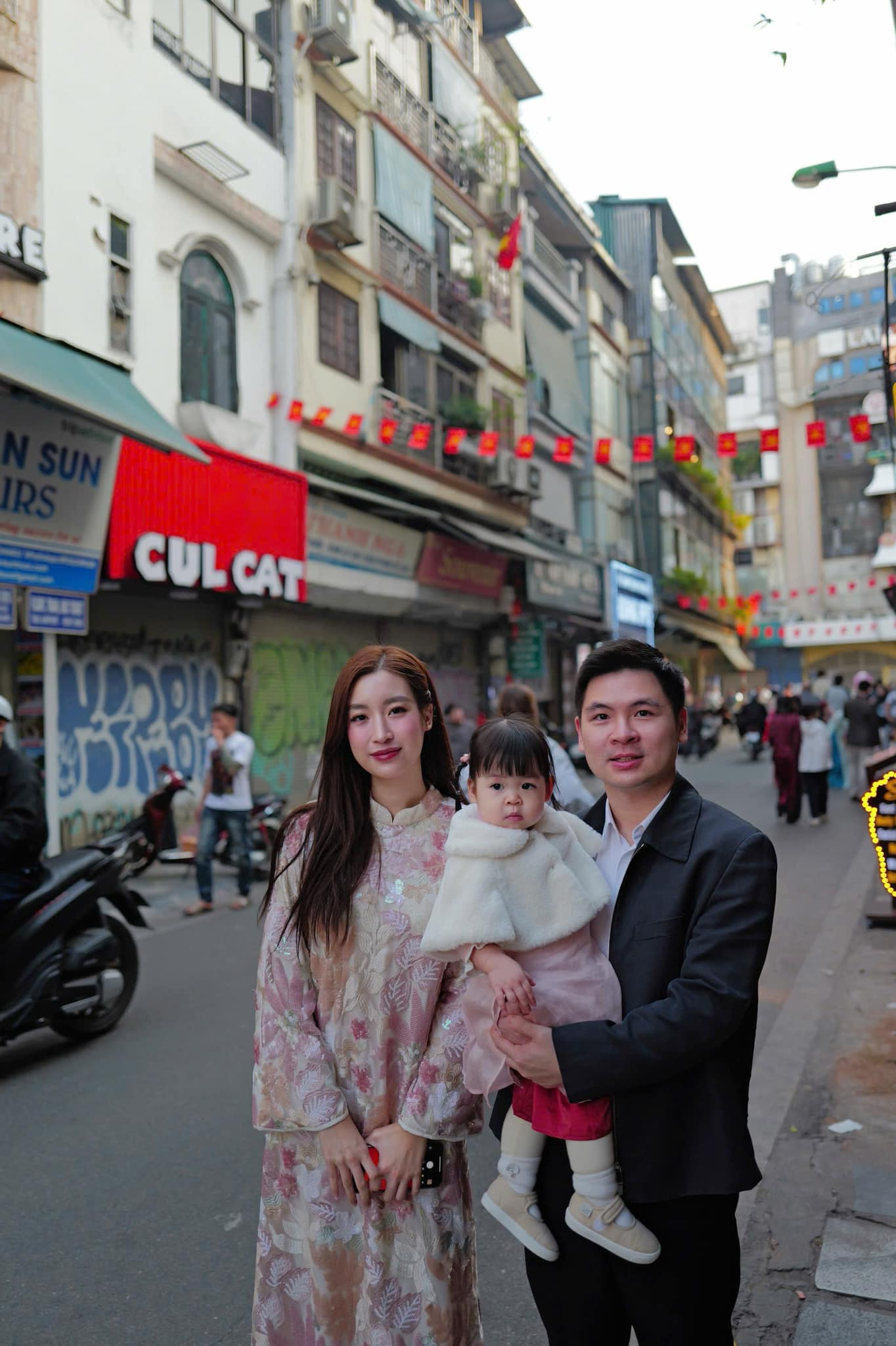 Vài góc trong dinh thự nhà bầu Hiển được hé lộ, dân tình phát hiện món đồ chỉ hơn 100k đã dùng đến sờn rách mà chẳng chịu thay- Ảnh 11. Vài góc trong dinh thự nhà bầu Hiển được hé lộ, dân tình phát hiện món đồ chỉ hơn 100k đã dùng đến sờn rách mà chẳng chịu thay- Ảnh 11.