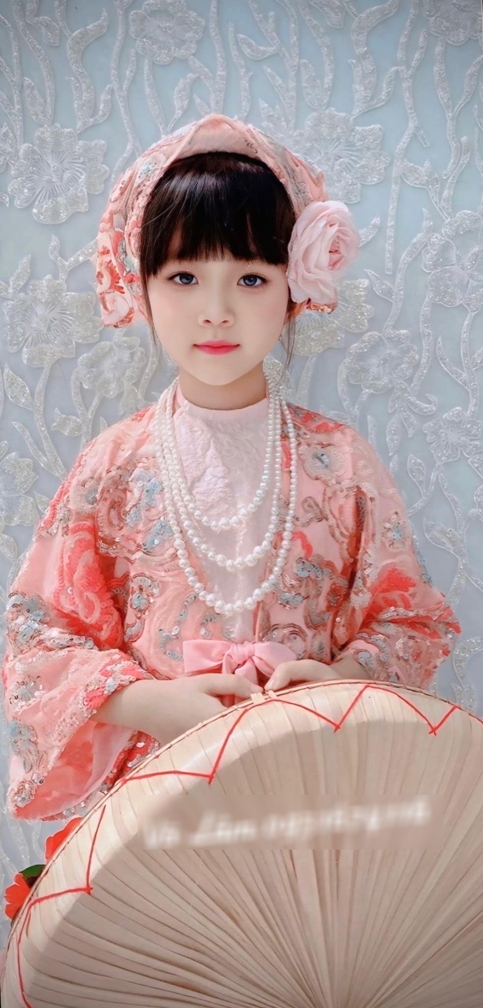 Nàng mẫu nhí xinh như búp bê bên những bộ cổ phục mẹ may: Hành trình thêu dệt tình yêu văn hóa cho các bạn nhỏ qua đường kim mũi chỉ- Ảnh 9.