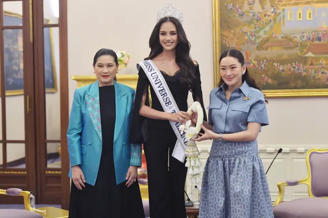Tân Hoa hậu Thế giới được Thủ tướng Thái Lan khen ngợi - Ảnh 1.