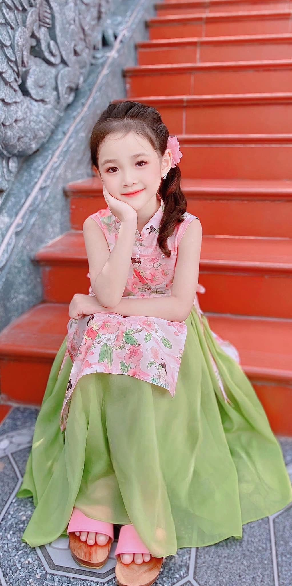 Nàng mẫu nhí xinh như búp bê bên những bộ cổ phục mẹ may: Hành trình thêu dệt tình yêu văn hóa cho các bạn nhỏ qua đường kim mũi chỉ- Ảnh 14.