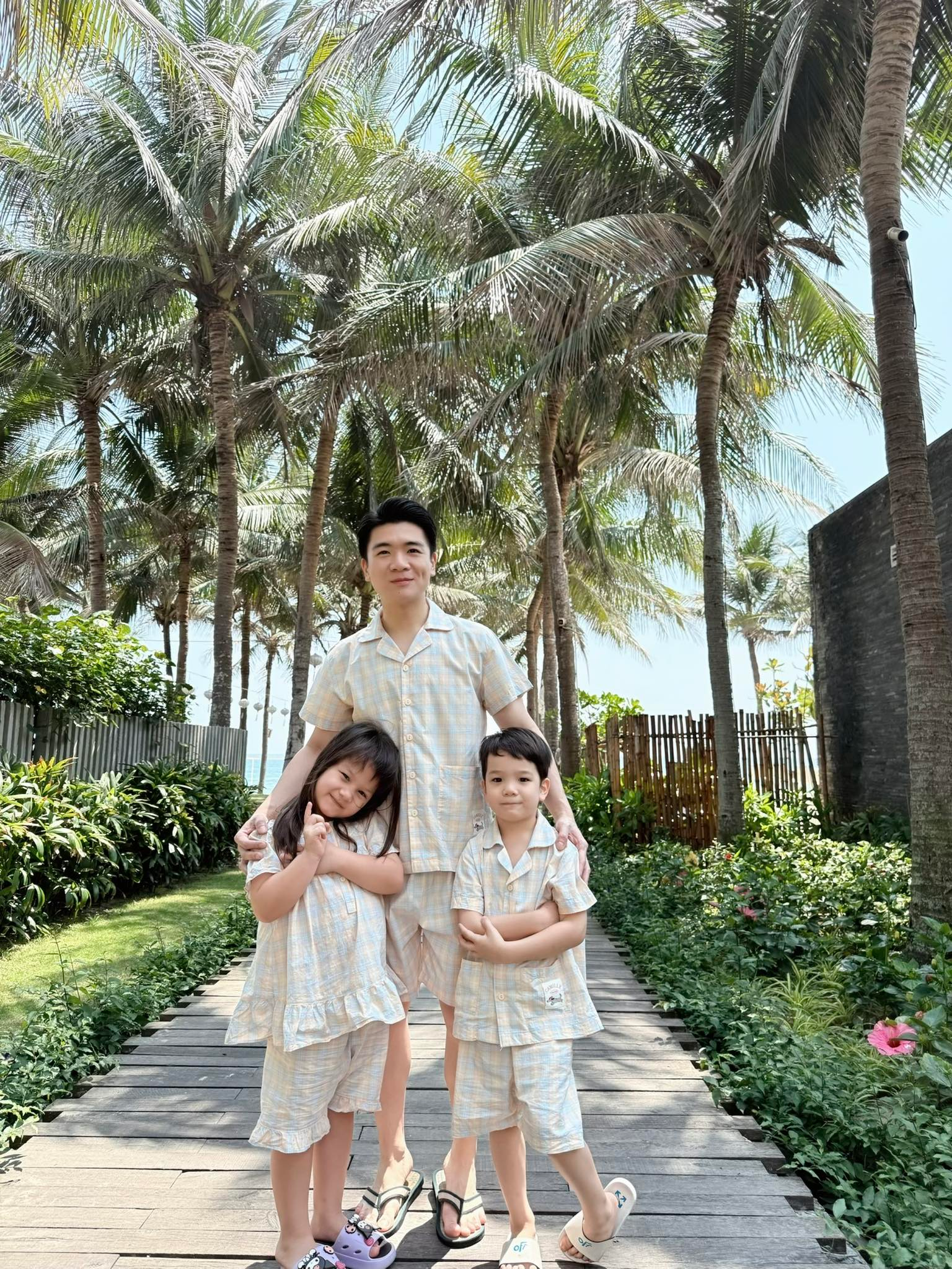 Vài góc trong dinh thự nhà bầu Hiển được hé lộ, dân tình phát hiện món đồ chỉ hơn 100k đã dùng đến sờn rách mà chẳng chịu thay- Ảnh 9. Vài góc trong dinh thự nhà bầu Hiển được hé lộ, dân tình phát hiện món đồ chỉ hơn 100k đã dùng đến sờn rách mà chẳng chịu thay- Ảnh 9.