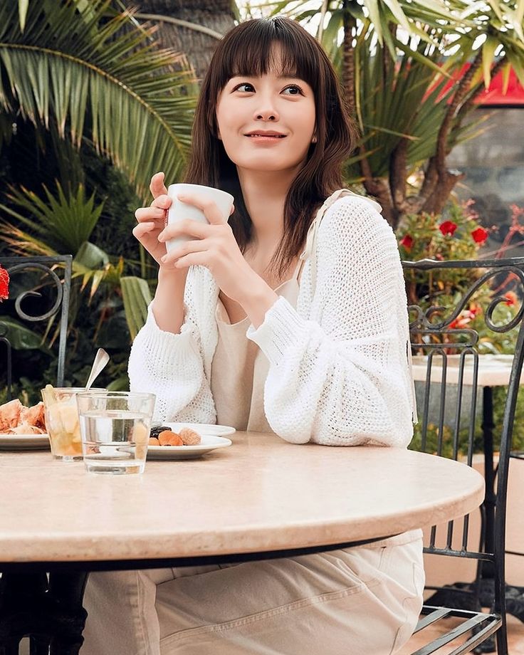 Tôi từng muốn có mọi thứ: Đồ đẹp, nhà xịn, bạn đông – nhưng sau 40 tuổi, tôi chỉ giữ lại điều xứng đáng - Ảnh 1. Tôi từng muốn có mọi thứ: Đồ đẹp, nhà xịn, bạn đông – nhưng sau 40 tuổi, tôi chỉ giữ lại điều xứng đáng - Ảnh 1.