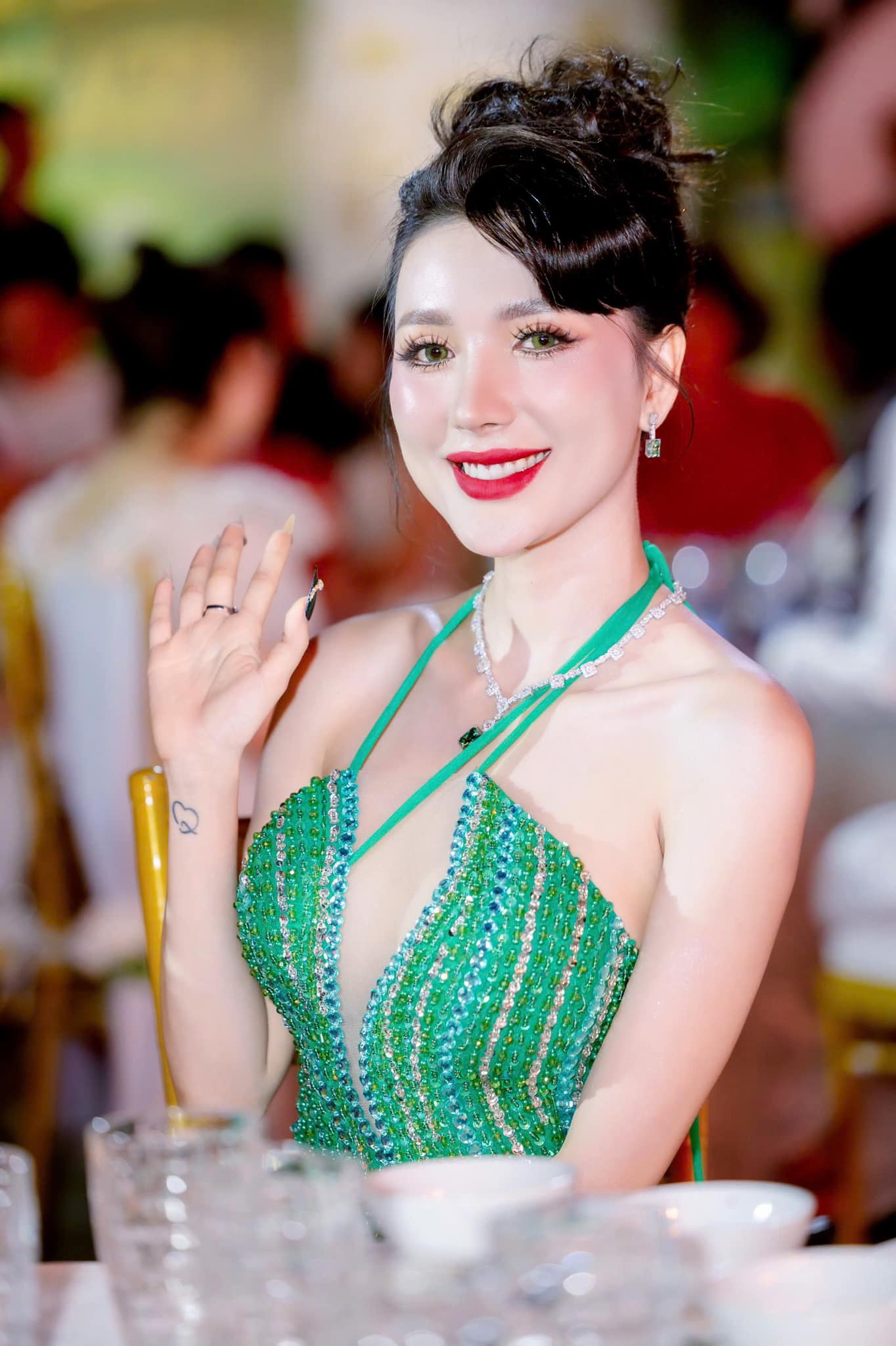 Ngân Collagen tái xuất sau thời gian bị Bộ Y Tế chỉ đạo kiểm tra sản phẩm, netizen ùa vào đặt câu hỏi- Ảnh 3. Ngân Collagen tái xuất sau thời gian bị Bộ Y Tế chỉ đạo kiểm tra sản phẩm, netizen ùa vào đặt câu hỏi- Ảnh 3.