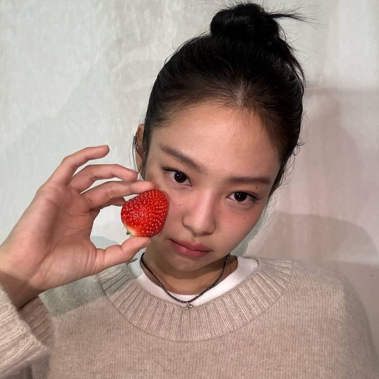 Jennie quyết "nói không" với một thứ khiến bạn mặt sưng, béo bụng - Ảnh 4. Jennie quyết "nói không" với một thứ khiến bạn mặt sưng, béo bụng - Ảnh 4.