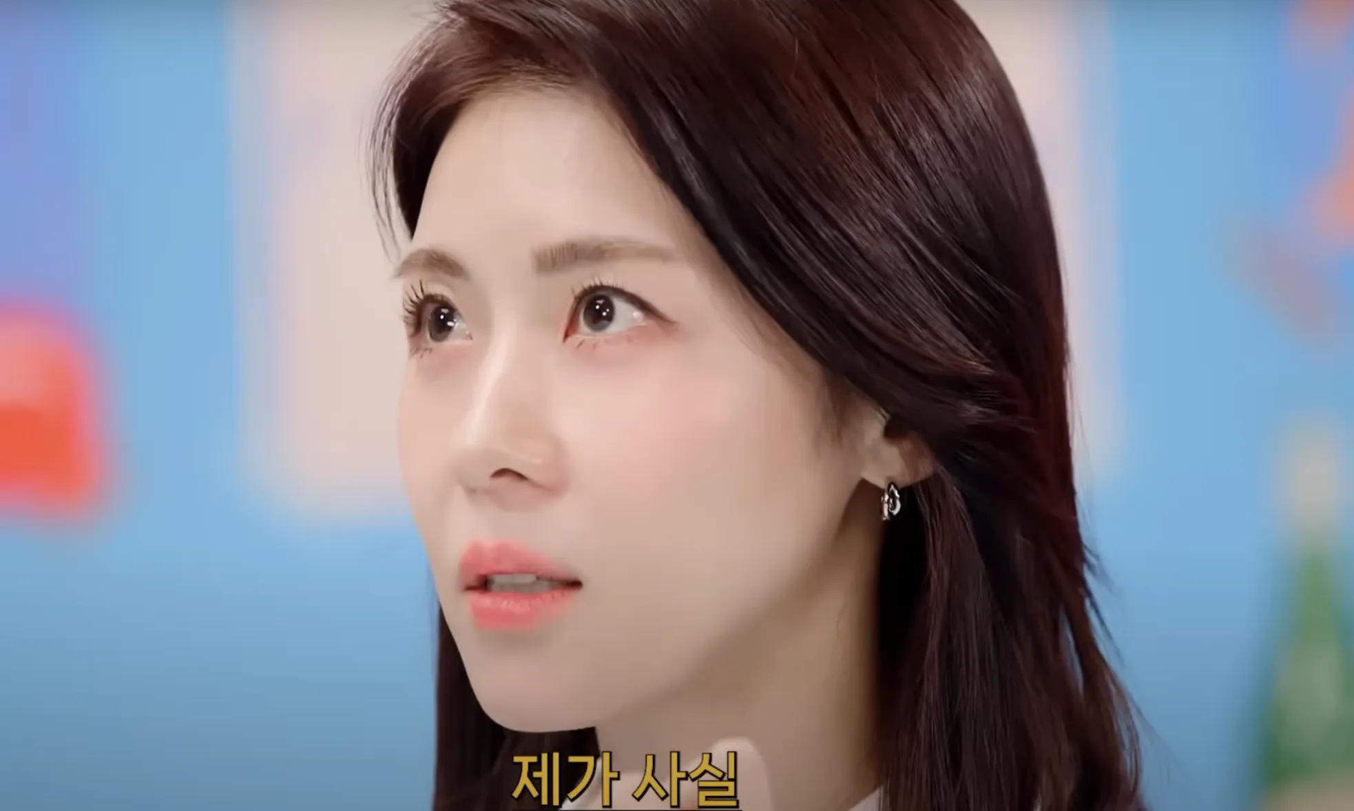 Ha Ji Won với diện mạo táo bạo hiếm thấy - Ảnh 9.