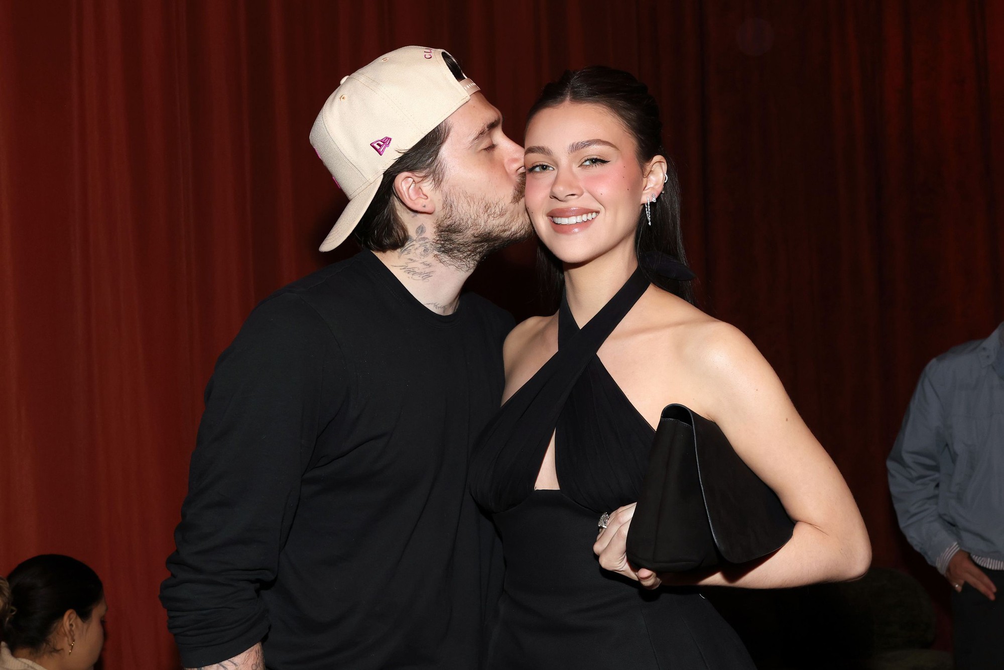 Vợ chồng con cả nhà Beckham lần đầu lên tiếng, tiết lộ gây sốc về drama gia đình,ám chỉ bố mẹ giả dối trên MXH?- Ảnh 6. Vợ chồng con cả nhà Beckham lần đầu lên tiếng, tiết lộ gây sốc về drama gia đình,ám chỉ bố mẹ giả dối trên MXH?- Ảnh 6.