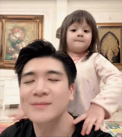 Vài góc trong dinh thự nhà bầu Hiển được hé lộ, dân tình phát hiện món đồ chỉ hơn 100k đã dùng đến sờn rách mà chẳng chịu thay- Ảnh 2. Vài góc trong dinh thự nhà bầu Hiển được hé lộ, dân tình phát hiện món đồ chỉ hơn 100k đã dùng đến sờn rách mà chẳng chịu thay- Ảnh 2.