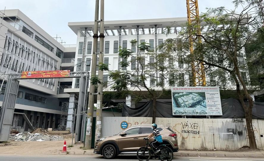 Cuối tuần là thi lớp 10, giữa tuần phụ huynh Hà Nội vỡ oà vì TIN VUI bất ngờ: Mong các năm sau tiếp tục như này! - Ảnh 2. Cuối tuần là thi lớp 10, giữa tuần phụ huynh Hà Nội vỡ oà vì TIN VUI bất ngờ: Mong các năm sau tiếp tục như này! - Ảnh 2.
