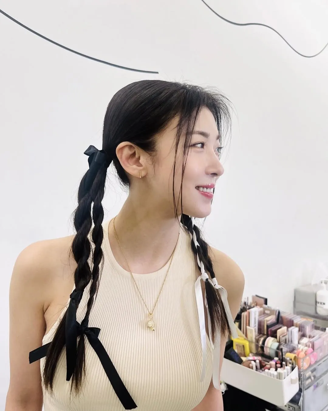 Ha Ji Won với diện mạo táo bạo hiếm thấy - Ảnh 4.