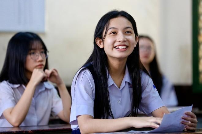 Cuối tuần là thi lớp 10, giữa tuần phụ huynh Hà Nội vỡ oà vì TIN VUI bất ngờ: Mong các năm sau tiếp tục như này! - Ảnh 1. Cuối tuần là thi lớp 10, giữa tuần phụ huynh Hà Nội vỡ oà vì TIN VUI bất ngờ: Mong các năm sau tiếp tục như này! - Ảnh 1.