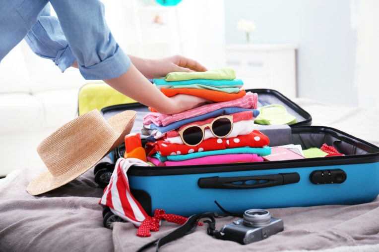 12 món nên có và 5 món nên bỏ khi đóng vali, checklist giúp phụ nữ hiện đại đi chơi gọn nhẹ, thoải mái hơn - Ảnh 4. 12 món nên có và 5 món nên bỏ khi đóng vali, checklist giúp phụ nữ hiện đại đi chơi gọn nhẹ, thoải mái hơn - Ảnh 4.