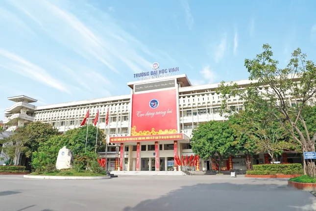 Vụ 2 cán bộ Đại học Vinh bị tố gạ gẫm nữ sinh: Nhà trường thành lập Hội đồng kỷ luật - Ảnh 1. Vụ 2 cán bộ Đại học Vinh bị tố gạ gẫm nữ sinh: Nhà trường thành lập Hội đồng kỷ luật - Ảnh 1.
