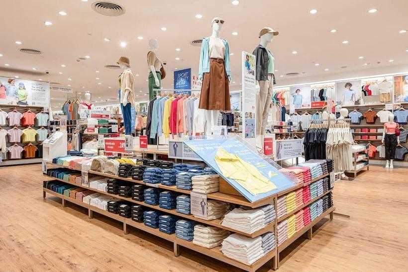 Tỷ phú U80 giàu nhất Nhật Bản - &quot;ông trùm&quot; đế chế UNIQLO: Không &quot;truyền ngôi&quot; cho con trai, chỉ làm đến 4 giờ chiều là về nhà với vợ- Ảnh 4.