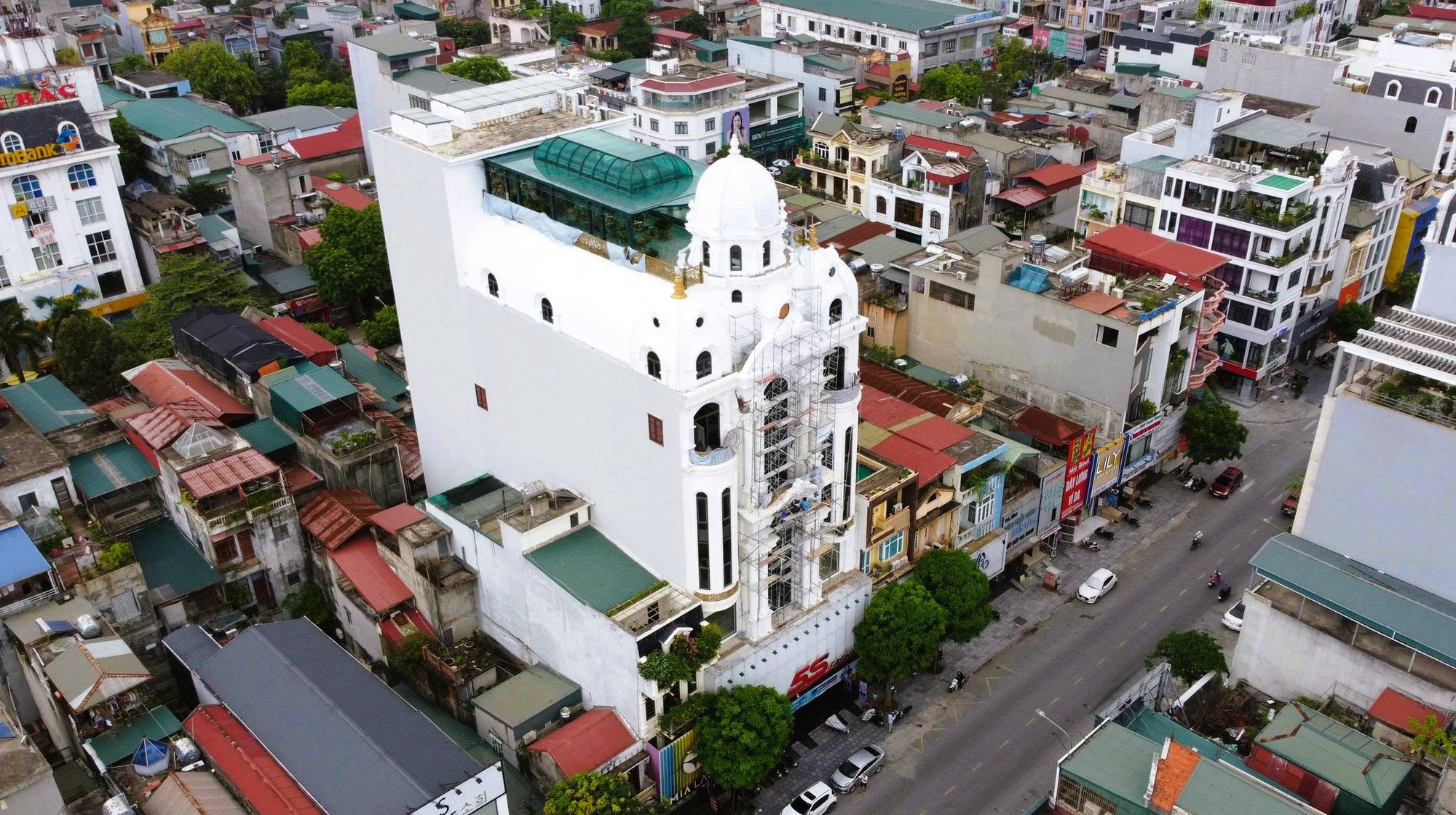 Căn nhà của Tuấn "thần đèn" nổi bật giữa con phố đắt đỏ nhất TP Thanh Hóa - Ảnh 1. Căn nhà của Tuấn "thần đèn" nổi bật giữa con phố đắt đỏ nhất xứ Thanh - Ảnh 1.