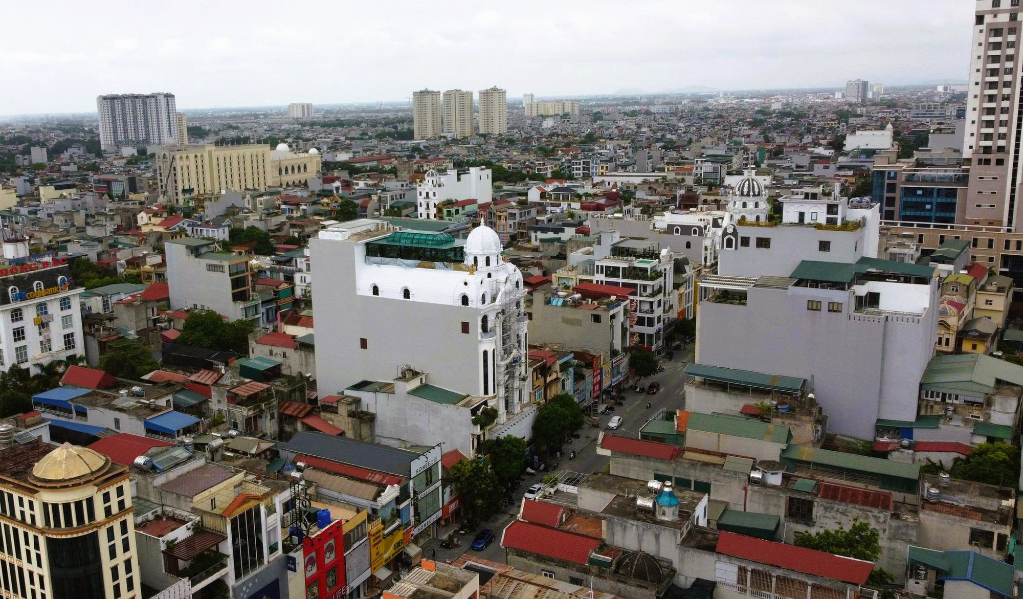Căn nhà của Tuấn "thần đèn" nổi bật giữa con phố đắt đỏ nhất TP Thanh Hóa - Ảnh 6. Căn nhà của Tuấn "thần đèn" nổi bật giữa con phố đắt đỏ nhất xứ Thanh - Ảnh 9.