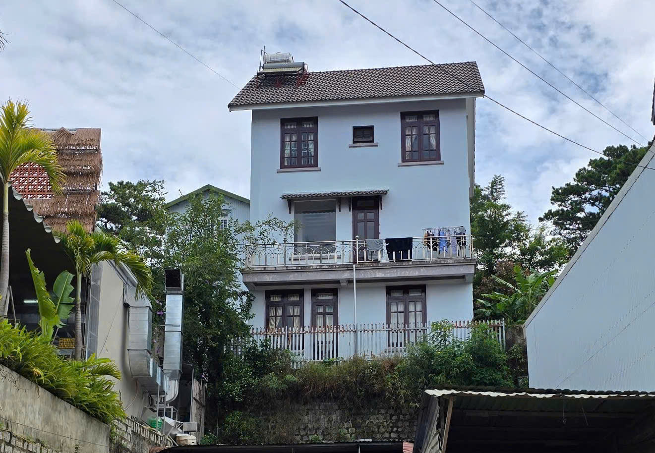 Mập mờ vụ bán nhà thần tốc né nợ 11,4 tỉ đồng- Ảnh 1. Mập mờ vụ bán nhà thần tốc né nợ 11,4 tỉ đồng- Ảnh 1.