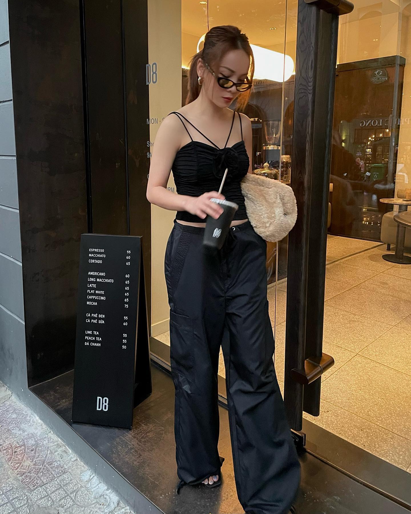 Phụ nữ trên 40 tuổi mặc trang phục tối màu không sợ già, chỉ sang chảnh trở lên nhờ 10 cách phối đồ - Ảnh 10.