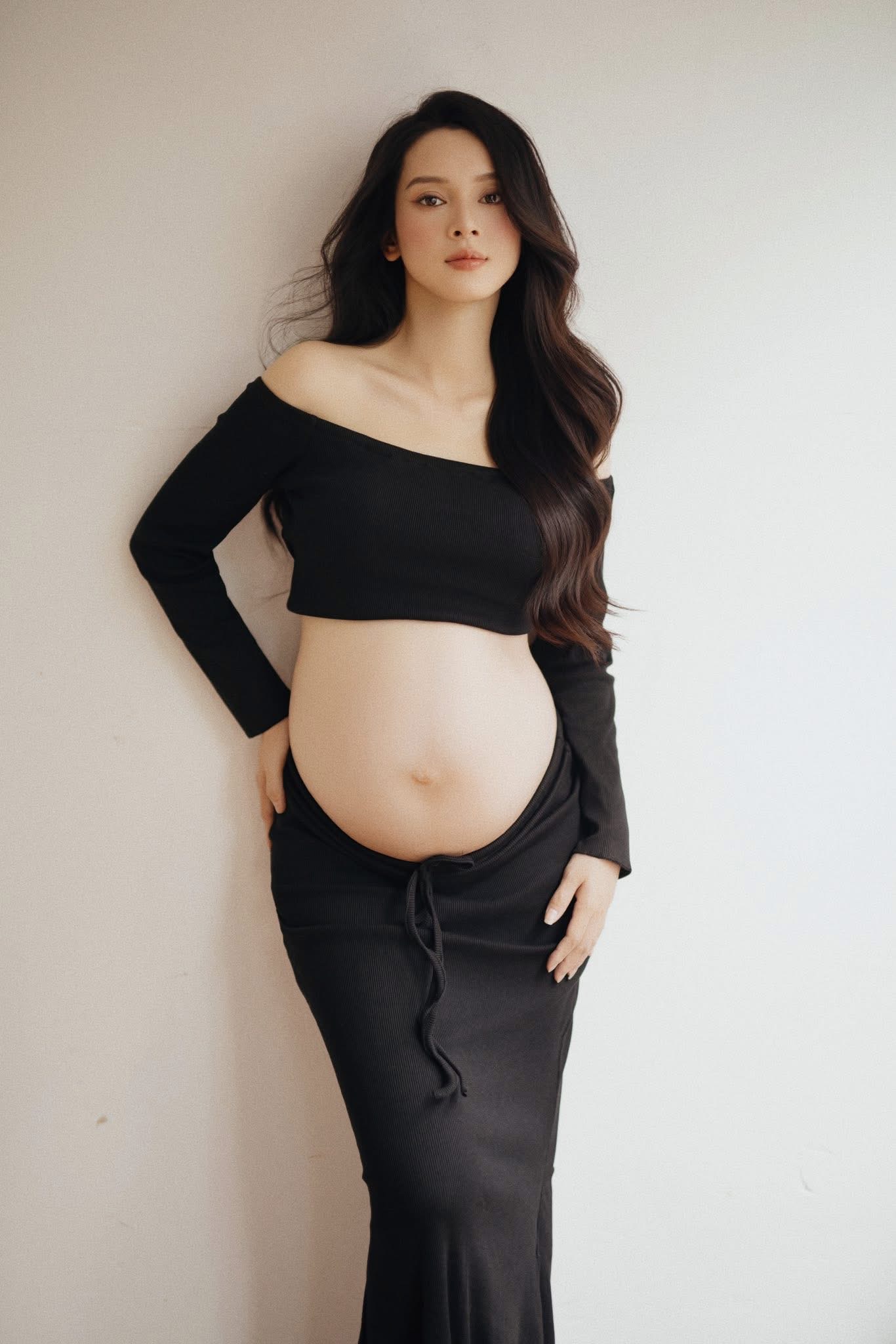 Khoe ảnh bầu mộc mạc trước ngày đẻ, Quỳnh Lương thú nhận một điều khiến hội bỉm sữa cảm thông- Ảnh 2. Khoe ảnh bầu mộc mạc trước ngày đẻ, Quỳnh Lương thú nhận một điều khiến hội bỉm sữa cảm thông- Ảnh 2.