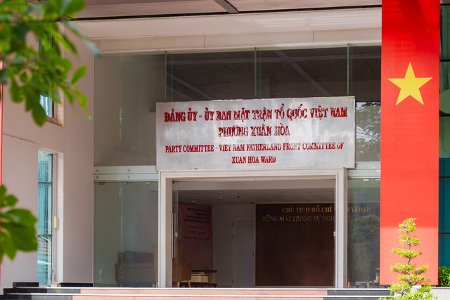 TP.HCM trước giờ sáp nhập: Các trụ sở đồng loạt thay bảng tên hành chính, sẵn sàng cho dấu mốc lịch sử - Ảnh 9. TP.HCM trước giờ sáp nhập: Các trụ sở đồng loạt thay bảng tên hành chính, sẵn sàng cho dấu mốc lịch sử - Ảnh 9.