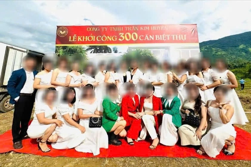Nữ giám đốc sản xuất hàng ngàn sản phẩm thảo dược giả vừa bị bắt ở Đắk Lắk: Từng "nổ" sẽ tặng 300 căn biệt thự cho đại lý xuất sắc - Ảnh 2. Nữ giám đốc sản xuất hàng ngàn sản phẩm thảo dược giả vừa bị bắt ở Đắk Lắk: Từng "nổ" sẽ tặng 300 căn biệt thự cho đại lý xuất sắc - Ảnh 2.