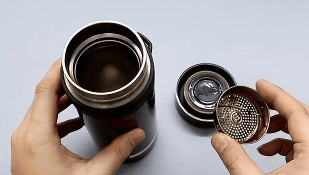 "Bí mật đen tối" của bình giữ nhiệt, nhiều người không biết vô tư dùng, chẳng trách bệnh từ miệng vào - Ảnh 1. "Bí mật đen tối" của bình giữ nhiệt, nhiều người không biết vô tư dùng, chẳng trách bệnh từ miệng vào - Ảnh 1.
