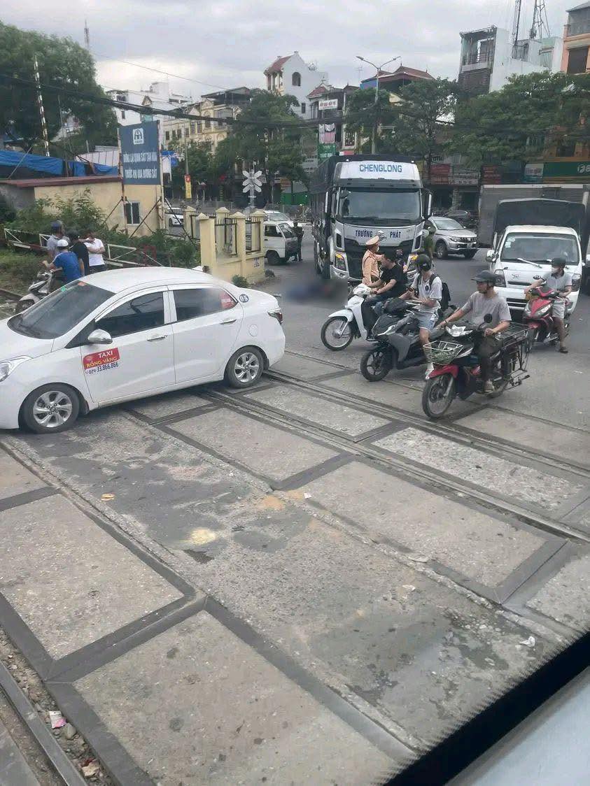Nữ sinh năm cuối tử vong trên phố Hà Nội: Camera hành trình hé lộ nguyên nhân - Ảnh 2. Nữ sinh năm cuối tử vong trên phố Hà Nội: Camera hành trình hé lộ nguyên nhân - Ảnh 2.
