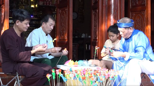 Khách Tây trầm trồ trước món đồ chơi của nhiều trẻ em Việt Nam, nhận xét: Tôi có thể ăn nó được luôn! - Ảnh 7. Khách Tây trầm trồ trước món đồ chơi của nhiều trẻ em Việt Nam, nhận xét: Tôi có thể ăn nó được luôn! - Ảnh 7.