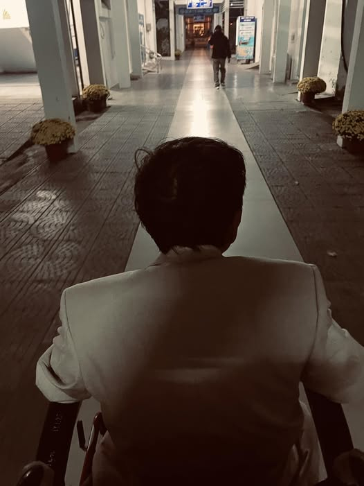 Khi đưa bố đi lọc thận, tôi nhận ra 1 sự thật về cơ thể con người mang tên "mất cơ bắp" - Ảnh 2. Khi đưa bố đi lọc thận, tôi nhận ra 1 sự thật về cơ thể con người mang tên "mất cơ bắp" - Ảnh 2.