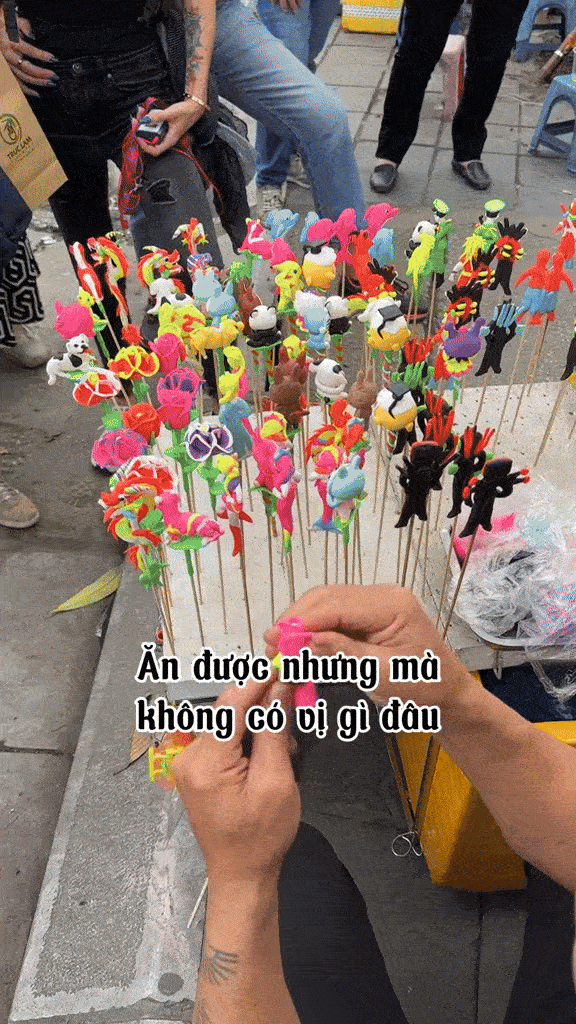 Khách Tây trầm trồ trước món đồ chơi của nhiều trẻ em Việt Nam, nhận xét: Tôi có thể ăn nó được luôn! - Ảnh 2. Khách Tây trầm trồ trước món đồ chơi của nhiều trẻ em Việt Nam, nhận xét: Tôi có thể ăn nó được luôn! - Ảnh 2.