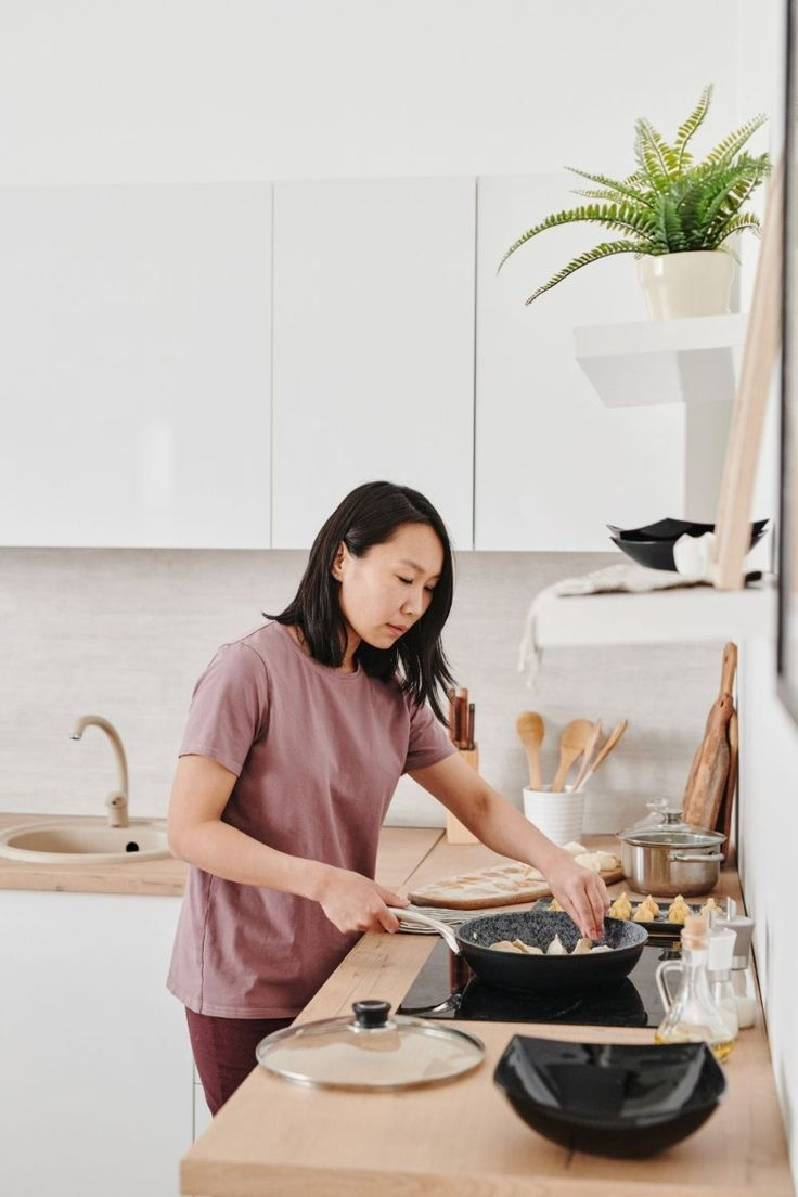 Mẹ Hà Nội chia sẻ: 7 món đồ bếp tôi giữ lại khi bắt đầu sống tối giản ở tuổi 45 - Ảnh 1. Mẹ Hà Nội chia sẻ: 7 món đồ bếp tôi giữ lại khi bắt đầu sống tối giản ở tuổi 45 - Ảnh 1.