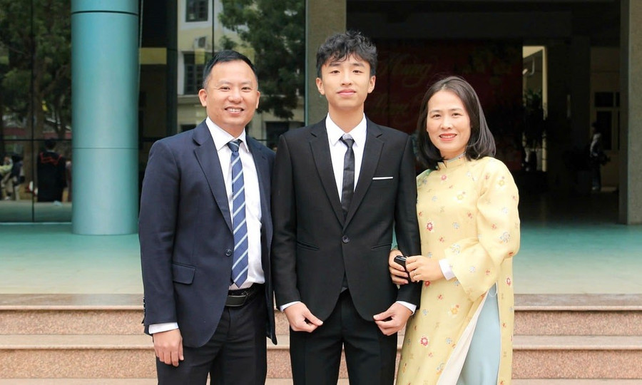 Nam sinh giành học bổng ba trường đại học danh tiếng của Mỹ - Ảnh 2. Nam sinh giành học bổng ba trường đại học danh tiếng của Mỹ - Ảnh 2.