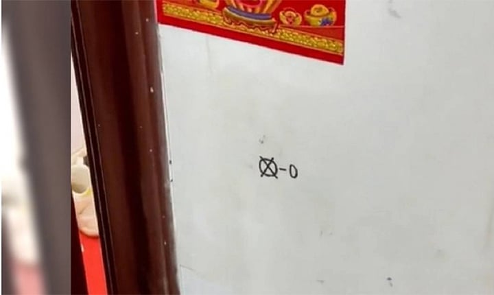 Chủ nhà sốc khi giải mã ký hiệu lũ trộm đánh dấu ở cửa: 'Nghèo không có gì lấy' - Ảnh 1. Chủ nhà sốc khi giải mã ký hiệu lũ trộm đánh dấu ở cửa: 'Nghèo không có gì lấy' - Ảnh 1.