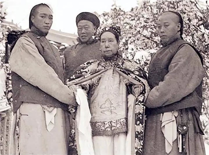 Huyền thoại cao thủ hộ giá Từ Hi Thái hậu, đứng im vẫn thắng Hoắc Nguyên Giáp - Ảnh 2. Huyền thoại cao thủ hộ giá Từ Hi Thái hậu, đứng im vẫn thắng Hoắc Nguyên Giáp - Ảnh 2.