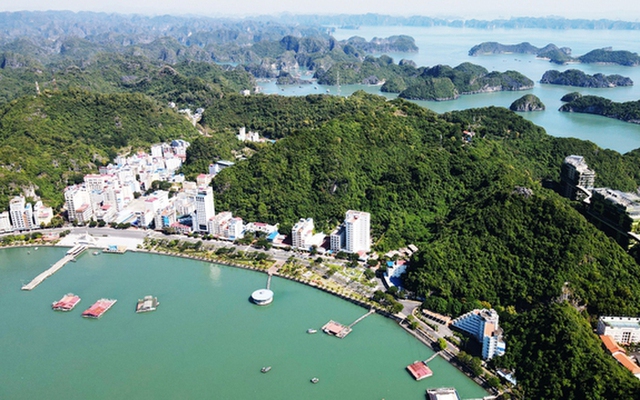 Bờ biển của "đảo ngọc" miền Bắc thay đổi sau gần 1 năm: Nhiều du khách bất ngờ không nhận ra - Ảnh 2. Bờ biển của "đảo ngọc" miền Bắc thay đổi sau gần 1 năm: Nhiều du khách bất ngờ không nhận ra - Ảnh 2.