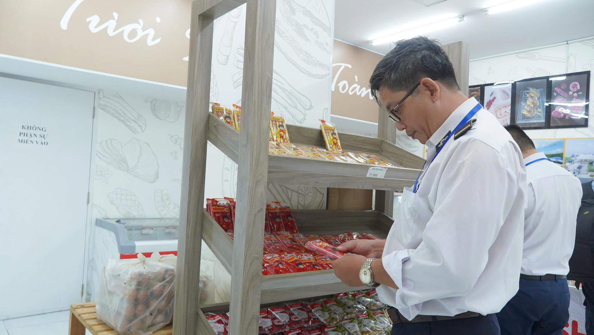 Người "tố" cửa hàng của C.P. Việt Nam: "Tôi không hơn thua, chỉ muốn bảo vệ cộng đồng" - Ảnh 4. Người “tố” cửa hàng của C.P. Việt Nam: “Tôi không hơn thua, chỉ muốn bảo vệ cộng đồng” - Ảnh 4.