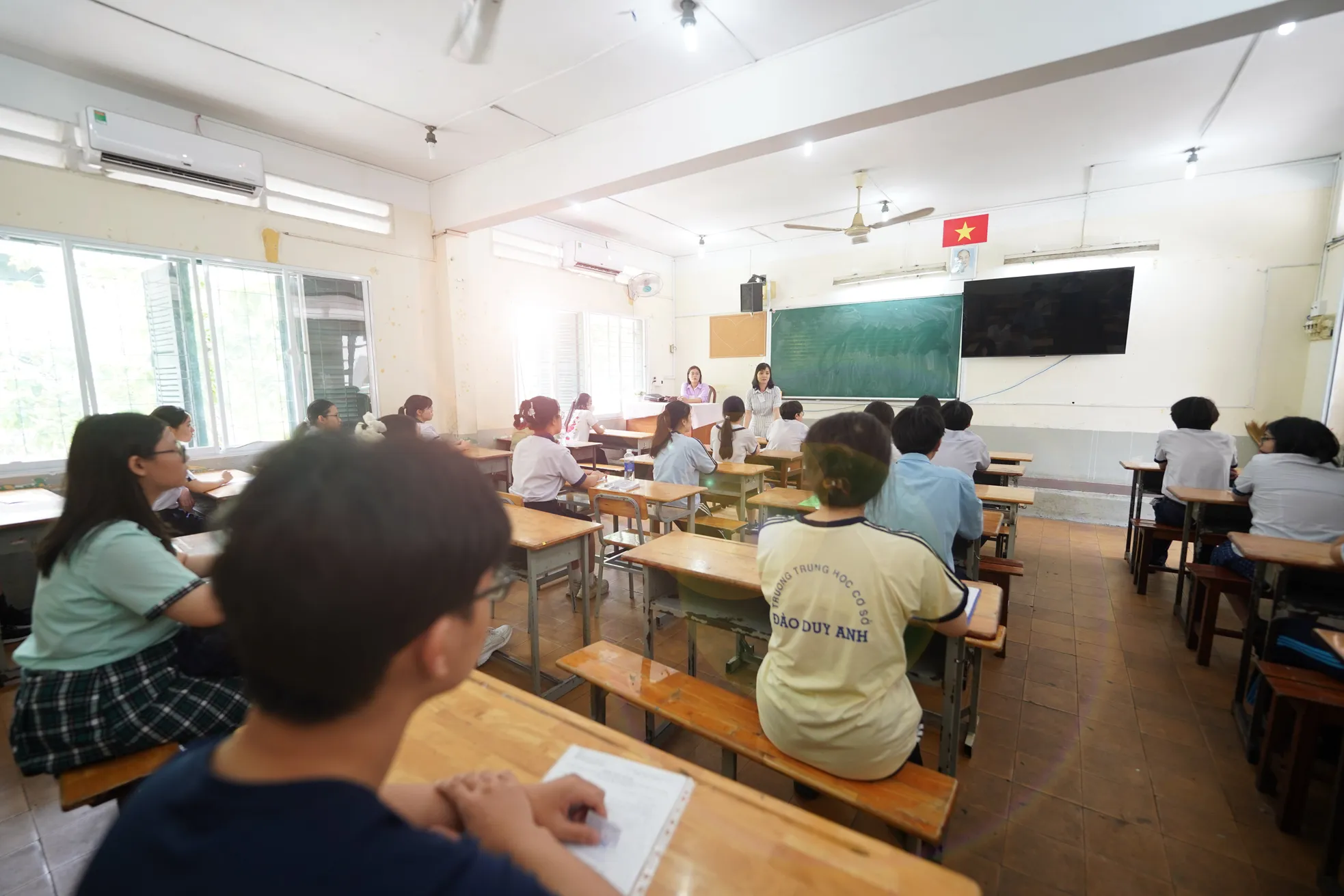 Hơn 70.000 thí sinh TPHCM làm thủ tục thi vào lớp 10 - Ảnh 3. Hơn 70.000 thí sinh TPHCM làm thủ tục thi vào lớp 10 - Ảnh 3.