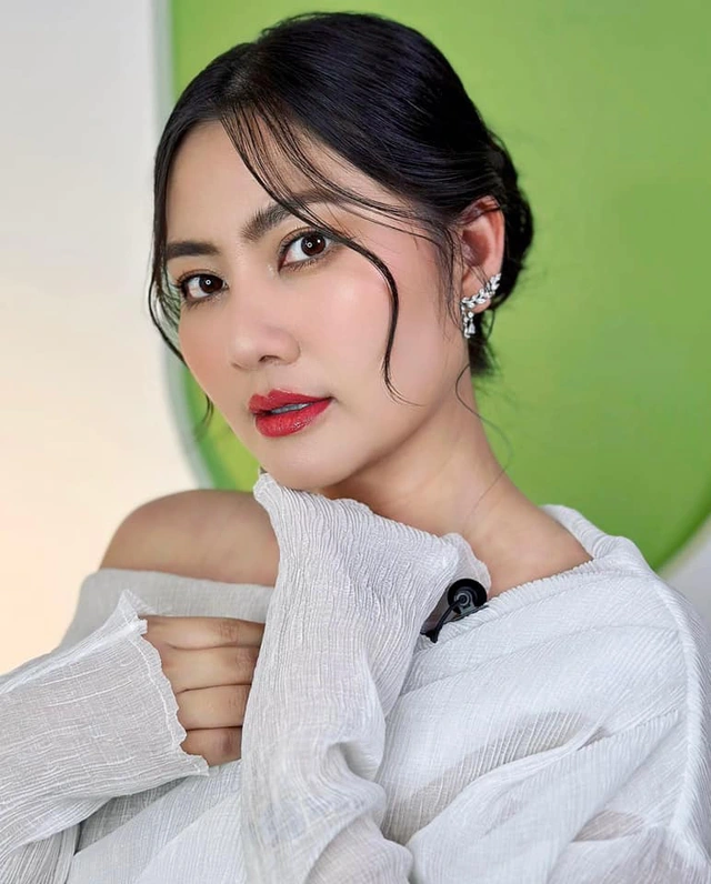 Vbiz có mỹ nhân càng ác càng hot rần rần, đóng 1 phim mà hốt nguyên rổ meme xài cả đời chưa hết - Ảnh 11. Vbiz có mỹ nhân càng ác càng hot rần rần, đóng 1 phim mà hốt nguyên rổ meme xài cả đời chưa hết - Ảnh 11.