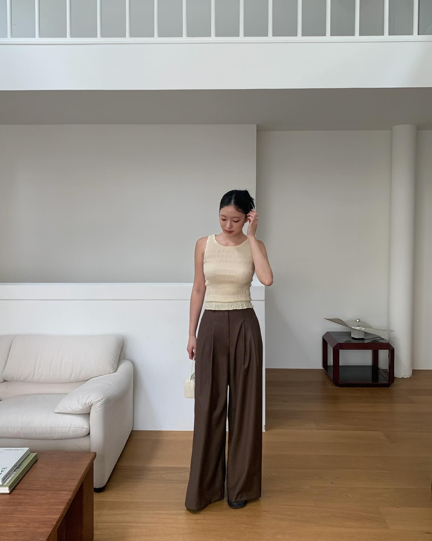 10 cách phối quần ống rộng đơn giản mà vẫn giúp chị em mặc đẹp suốt mùa hè - Ảnh 8.