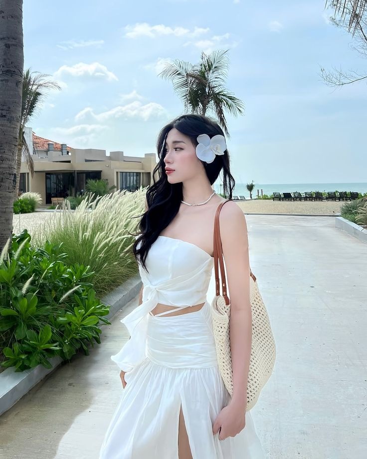 4 kiểu áo không thể thiếu trong tủ đồ hè của gái xinh- Ảnh 3. 4 kiểu áo không thể thiếu trong tủ đồ hè của gái xinh- Ảnh 3.