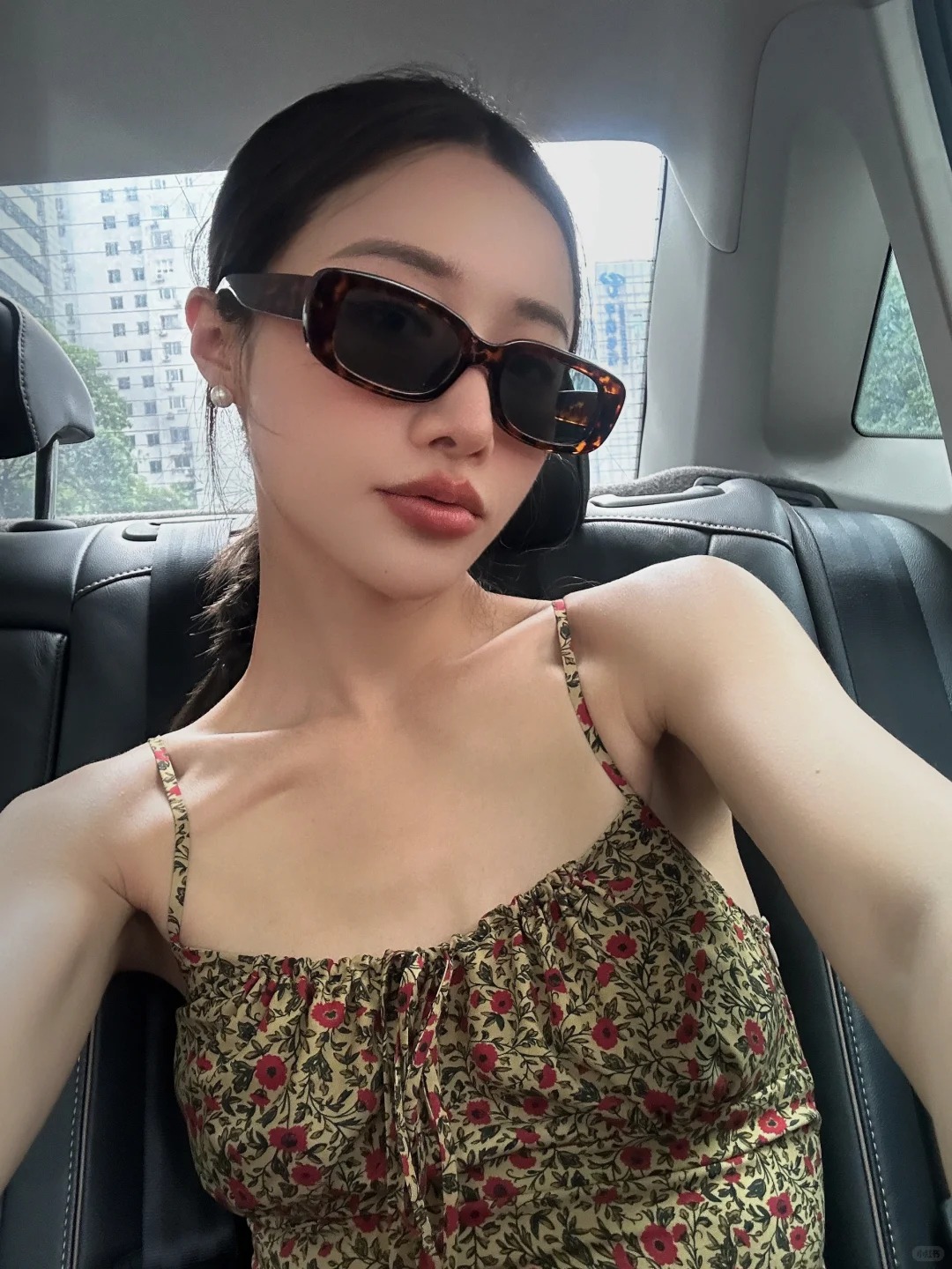 Thị phi rình rập, may mắn bị chắn lối? Đeo kính râm ngay nếu bạn thuộc 3 con giáp này!- Ảnh 1. Thị phi rình rập, may mắn bị chắn lối? Đeo kính râm ngay nếu bạn thuộc 3 con giáp này!- Ảnh 1.