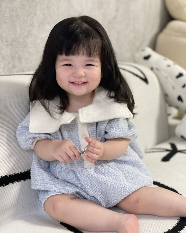 Dân gian có câu "Con hay cười, bố mẹ dễ làm ăn": Đứa trẻ có phúc tướng tự khắc sẽ mang đến vận may cho gia đình- Ảnh 2. Dân gian có câu "Con hay cười, bố mẹ dễ làm ăn": Đứa trẻ có phúc tướng tự khắc sẽ mang đến vận may cho gia đình- Ảnh 2.