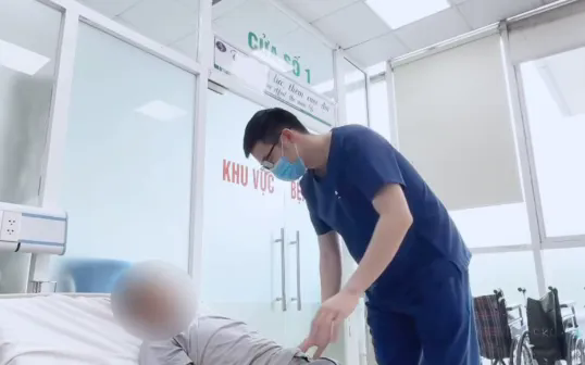 Nam thợ xây nguy kịch vì sốc nhiệt sau một ngày làm việc giữa nắng nóng - Ảnh 1. Nam thợ xây nguy kịch vì sốc nhiệt sau một ngày làm việc giữa nắng nóng - Ảnh 1.