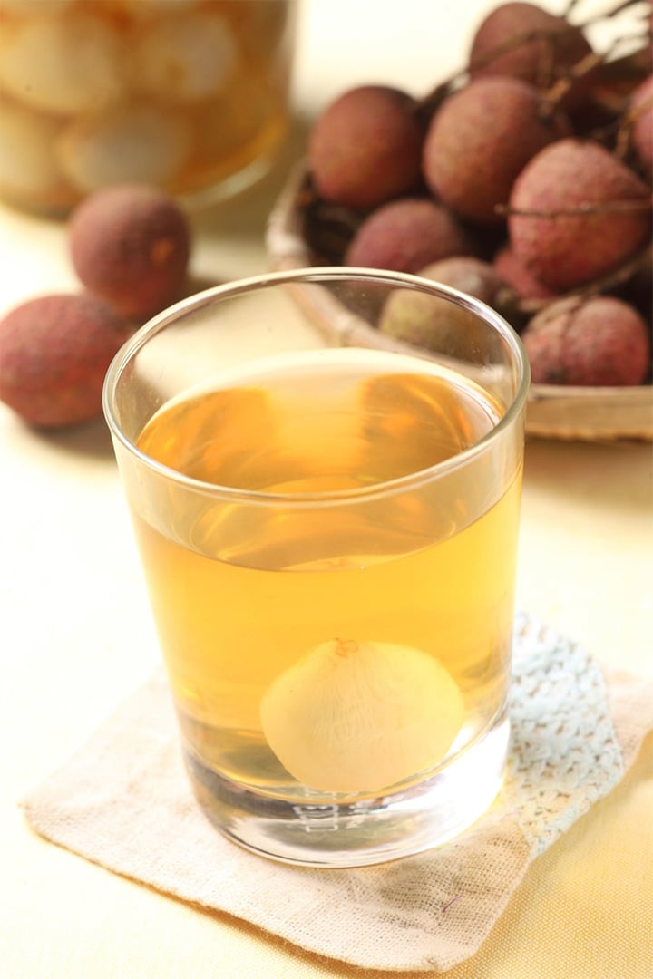 Cách làm giấm vải thiều vị chua dịu nhẹ, hương thơm tinh tế - Ảnh 2. Cách làm giấm vải thiều vị chua dịu nhẹ, hương thơm tinh tế - Ảnh 2.