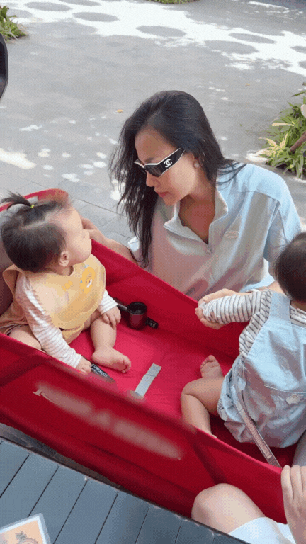 Cặp song sinh Jimmy - Jenny nhà Phương Oanh bé xíu đã có “xế hộp” riêng: Mẹ chăm khéo thế này, hỏi sao shark Bình không chiều hết mực!- Ảnh 17. Cặp song sinh Jimmy - Jenny nhà Phương Oanh bé xíu đã có “xế hộp” riêng: Mẹ chăm khéo thế này, hỏi sao shark Bình không chiều hết mực!- Ảnh 17.